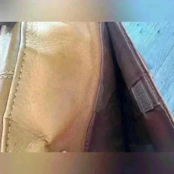 Wilsons Leather Porthole Handle Crossbody/Shoulder Bag Briefcase in Cognac - Picture 7 of 16